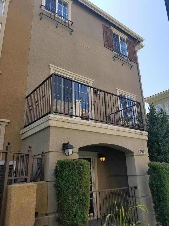 Building Photo - 2982 Larciano St