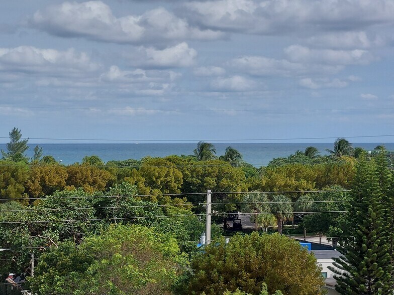 Building Photo - 8000 Harding Ave