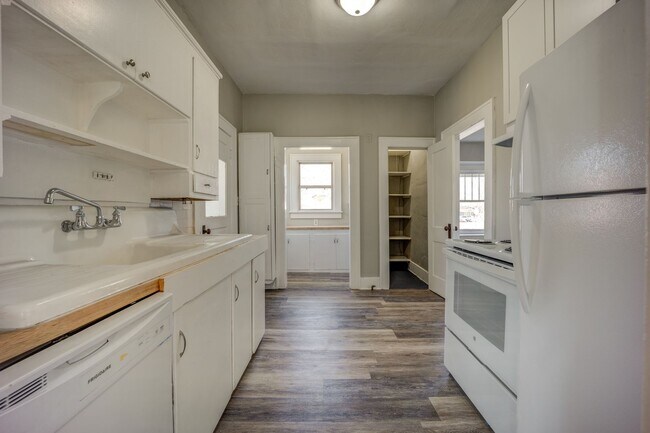 Building Photo - 419 N 23rd St