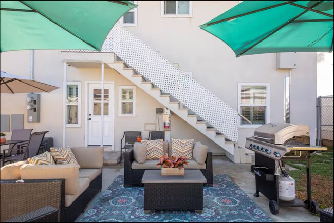 Building Photo - 6016 S Fairfax Ave