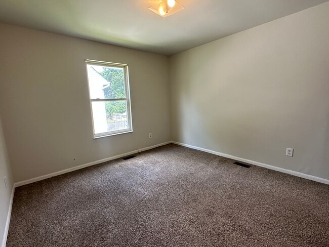 Building Photo - Delhi- Spacious 3 bedroom 2 bath in OHSD