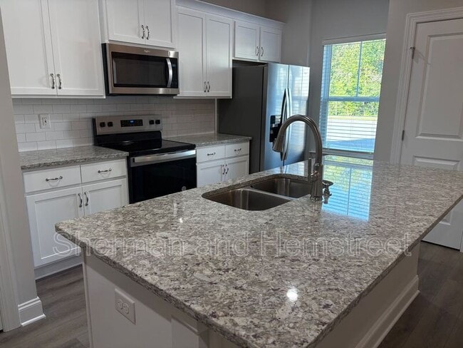 Building Photo - 655 Caroline Ct