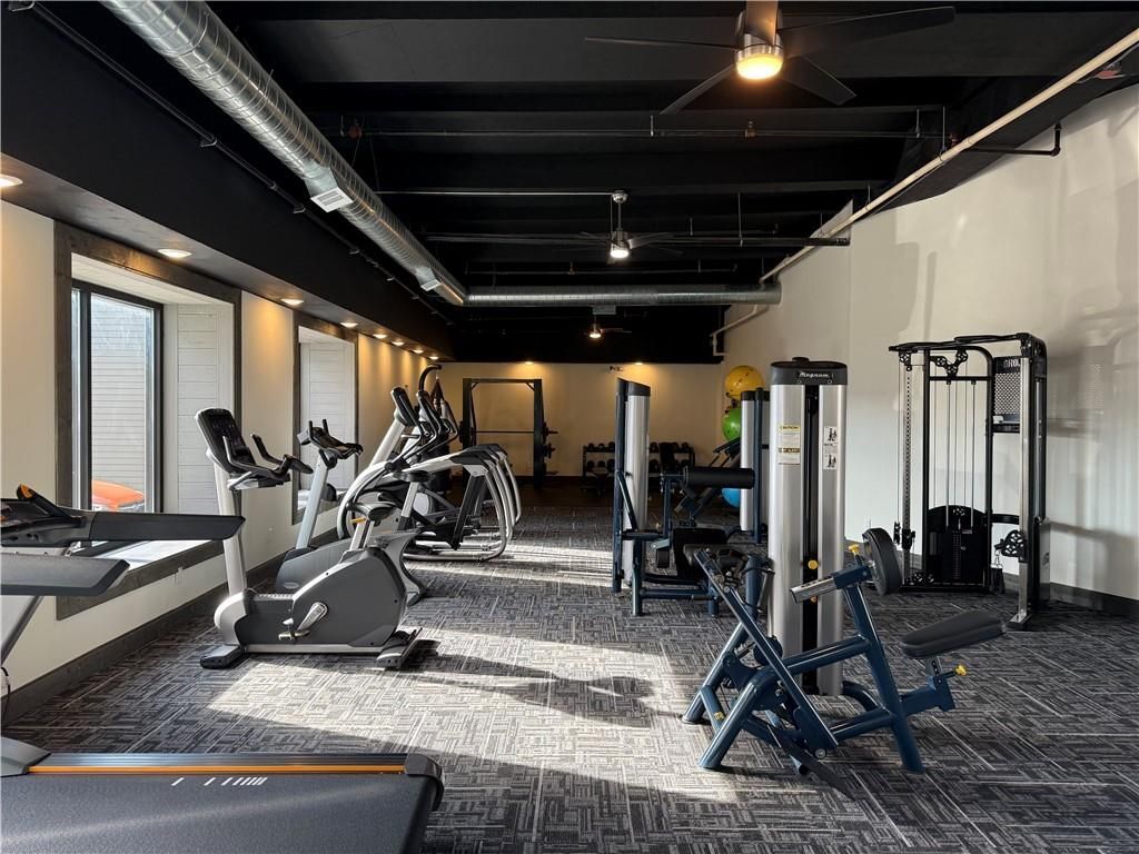 Building Photo - 327 Pine St