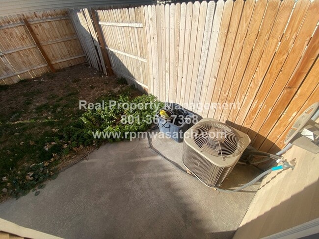 Building Photo - Cozy 1 bedroom loft townhome in Kearns