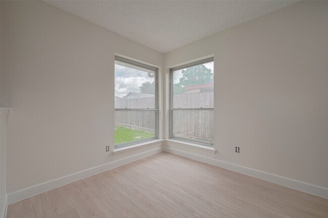 Building Photo - 15934 Barbarossa Dr
