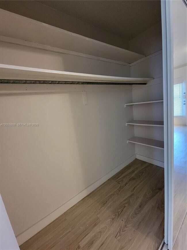 Building Photo - 441 Collins Ave