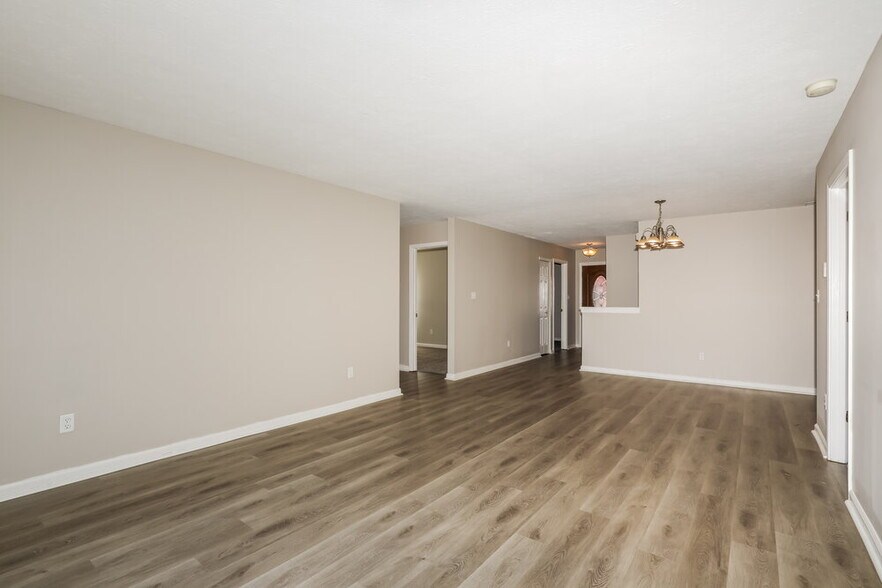 Building Photo - 6667 W Longview Dr