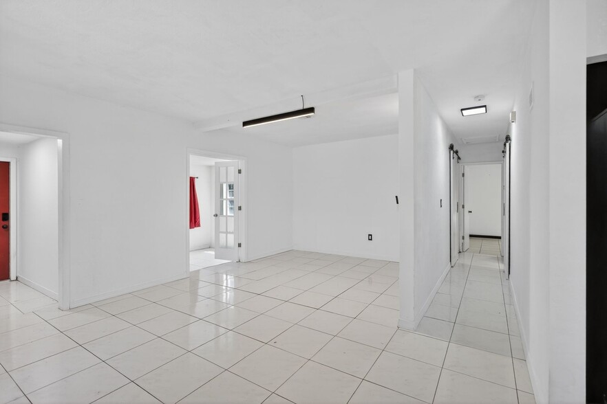 Building Photo - 76 NE 170th St