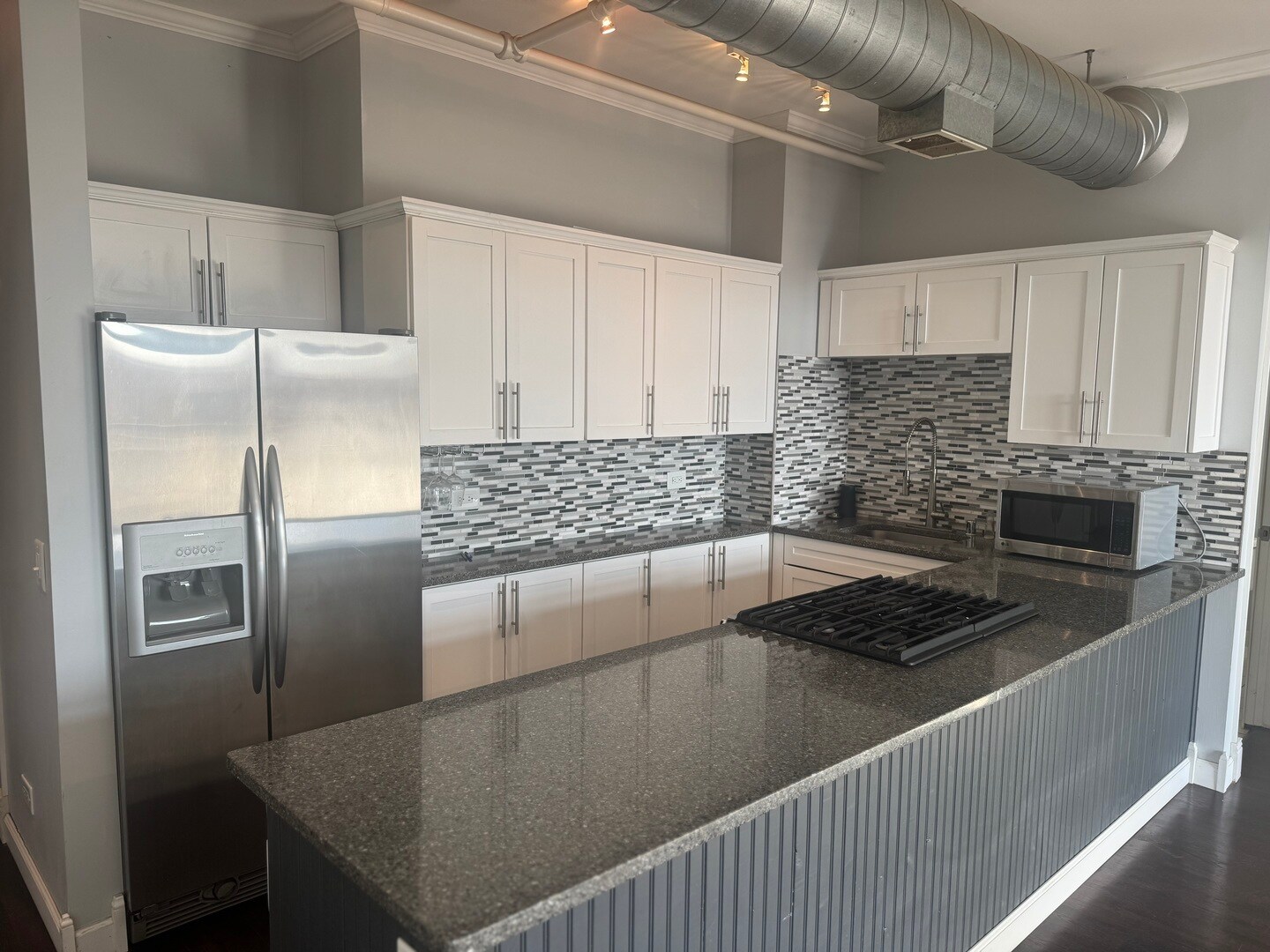 Building Photo - 1735 W Diversey Pkwy