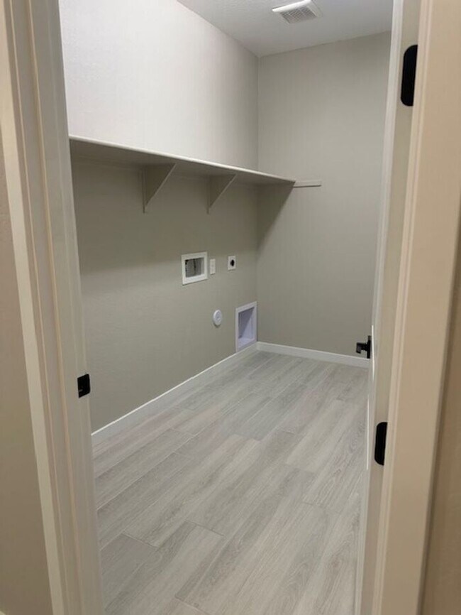 Building Photo - For Lease Now-$2,700 Built in 2023 beautif...