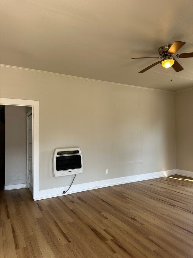 Building Photo - $1,100.00 MOVE-IN-SPECIAL