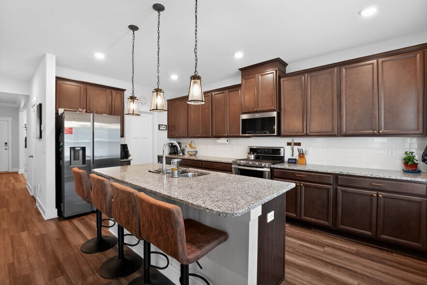 Building Photo - 333 Pewter Cir