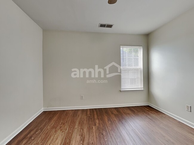 Building Photo - 9117 Hollow Ridge Ln