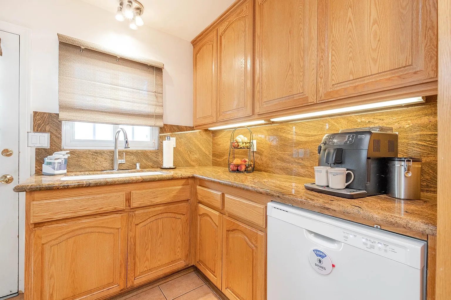 Building Photo - 2120 N Valley St