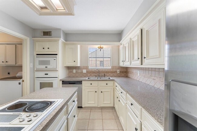 Building Photo - 10310 Great Plains Ln