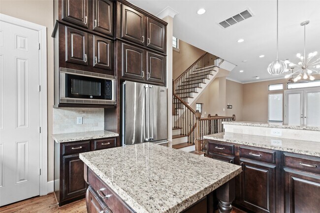 Building Photo - 1411 Elgin St