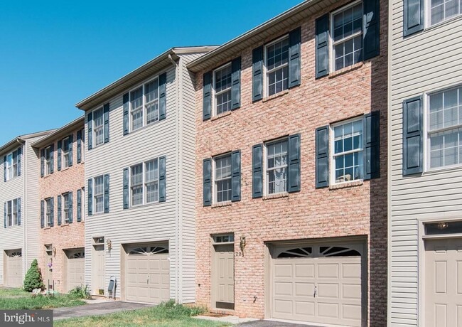 Building Photo - 18 Grace Ave