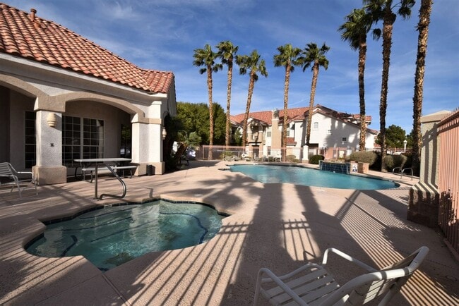 Building Photo - BEAUTIFUL 2 BED, 2 BATH CONDO AT MORGYN RI...