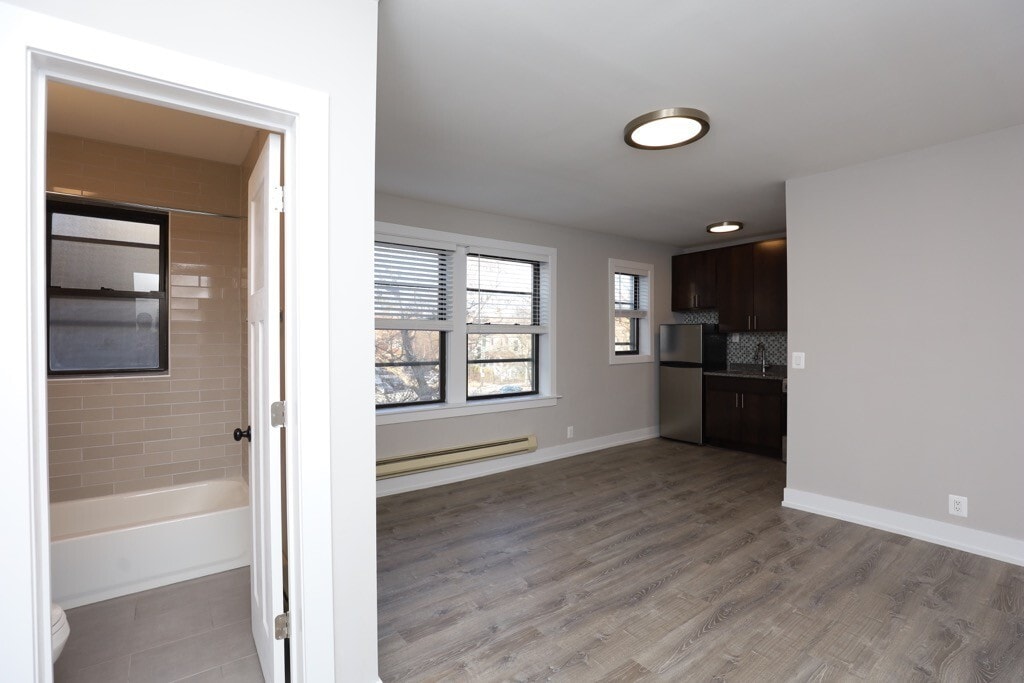 Building Photo - 4551 N Damen Ave