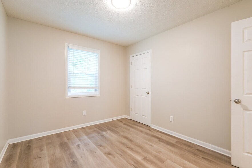 Building Photo - 233 Northbridge Dr