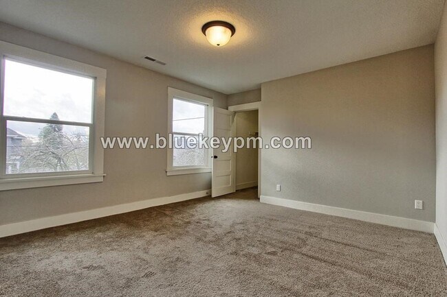 Building Photo - 339 N Skidmore St