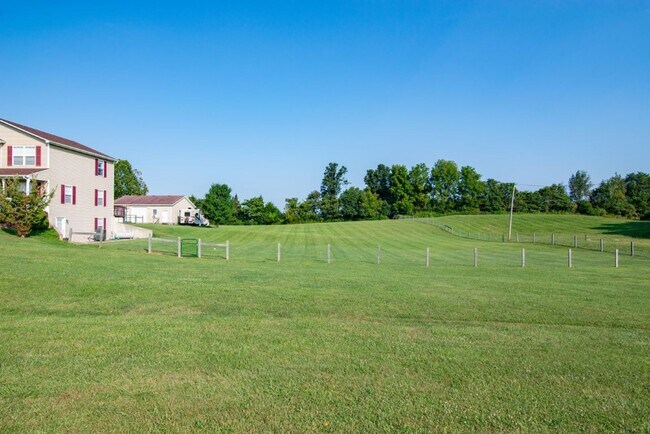 Building Photo - 650 Farmington Dr