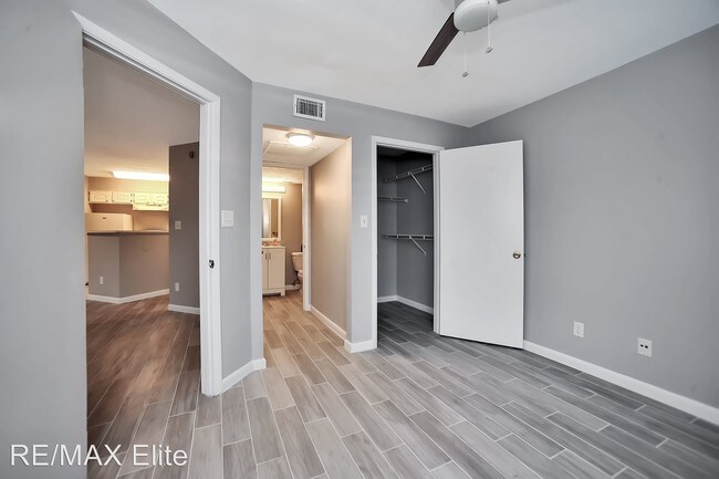 Building Photo - 1801 Island Club Dr