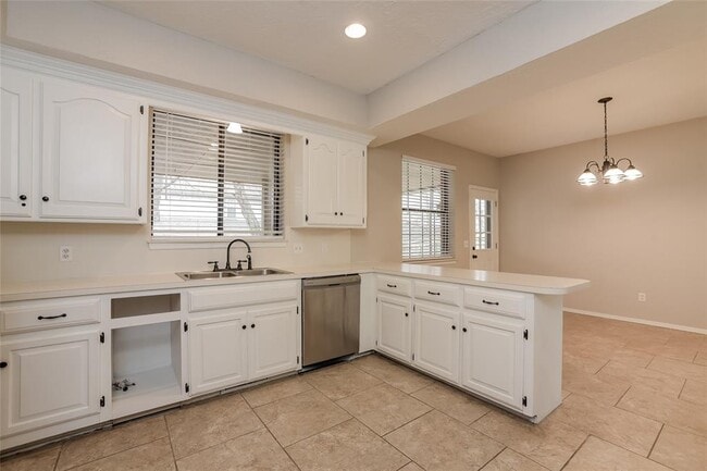 Building Photo - 1100 Fountain Gate Ct