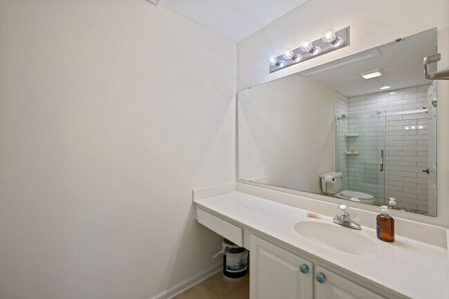 Building Photo - 987 Blue Stem Dr