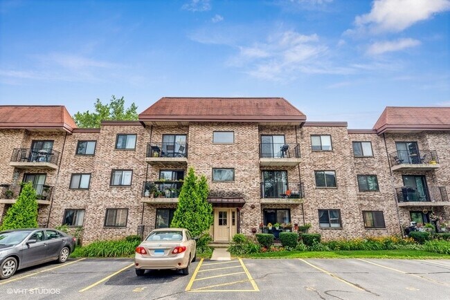 Primary Photo - 5511 Chateau Dr