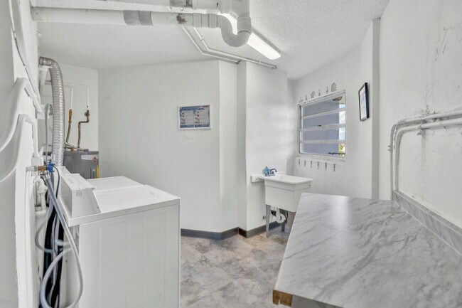 Building Photo - 11930 N Bayshore Dr