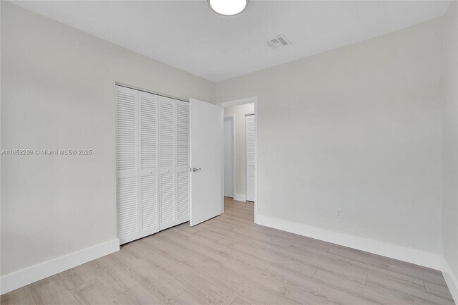 Building Photo - 14312 SW 110th Ave