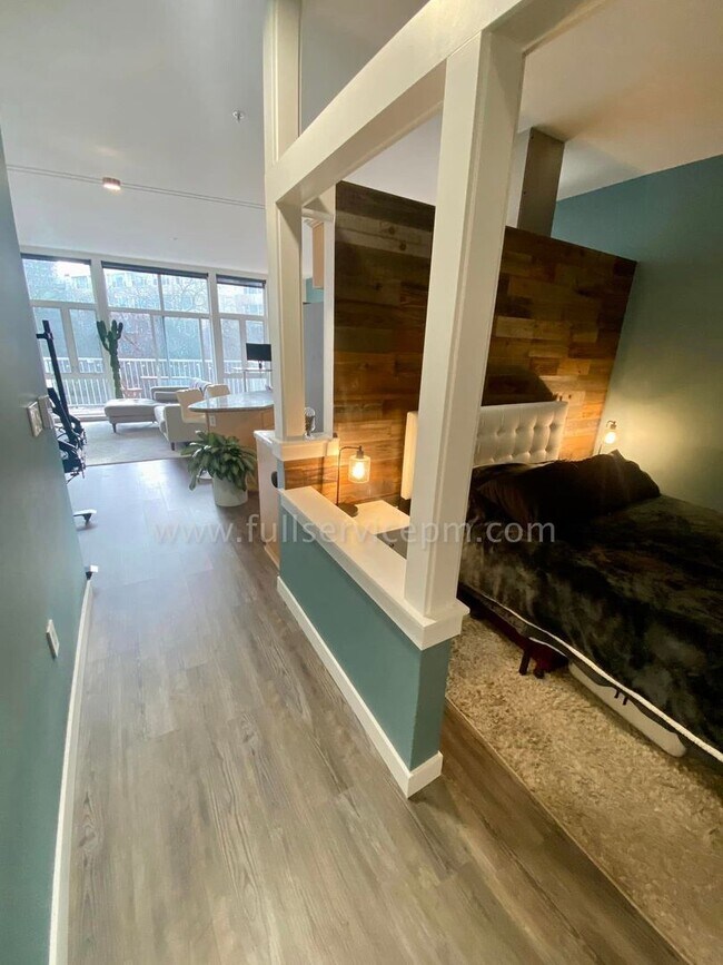 Building Photo - Stylish Capitol Hill Loft Condo w/ Floor-to-Ceiling Windows, Gas Fireplace