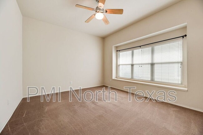 Building Photo - 9705 Meadow Rue Dr