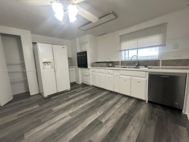 Building Photo - 23017 Watergate Cir
