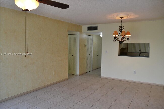 Building Photo - 10855 SW 112th Ave