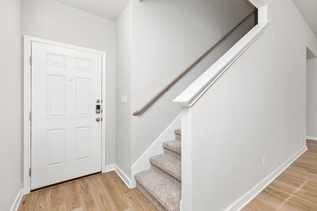 Building Photo - Stunning 4-bedroom, 3-bathroom Luxury Duplex on a HUGE Corner Lot!