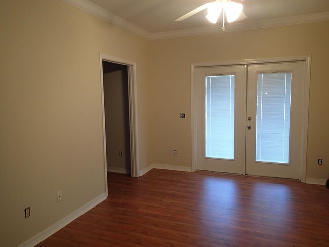 Building Photo - Great 2 Bedroom Unit at Creets Crossing