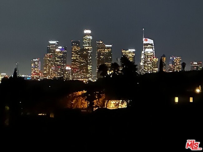 Building Photo - 303 Mavis Dr