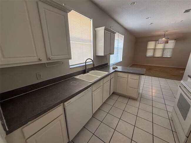 Building Photo - 1976 Willow Wood Dr