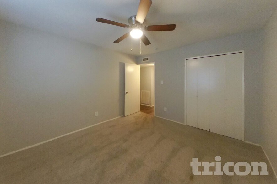 Building Photo - 10022 Deer Hollow Dr