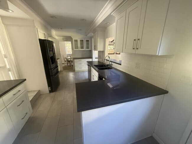 Building Photo - 217 Starlane Dr