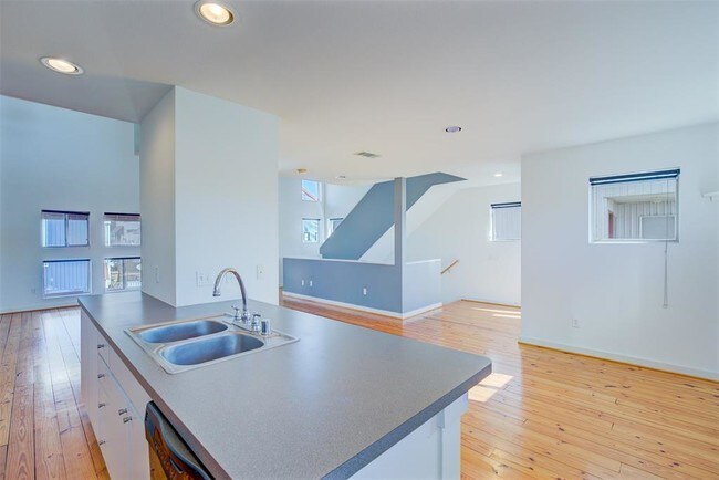 Building Photo - 3212 Yellowstone Blvd