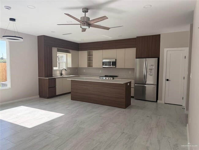 Building Photo - 13 Corales St