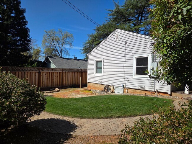 Building Photo - Historic Folsom 2 Bdrm, 1 Bath