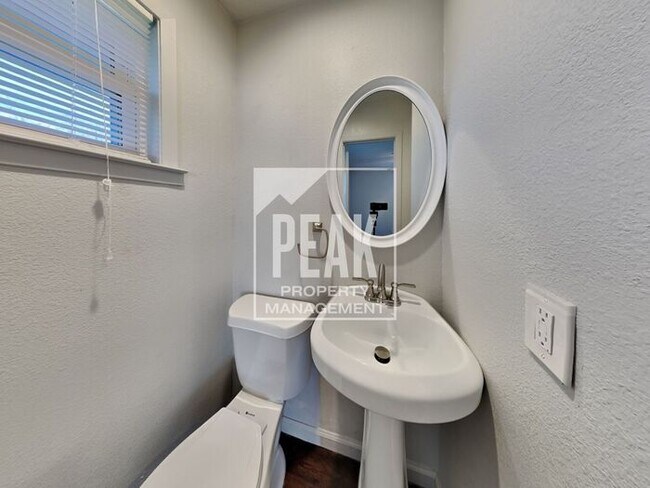Building Photo - $1799! Beautiful 3Bed/2Bath home in FORT WORTH!