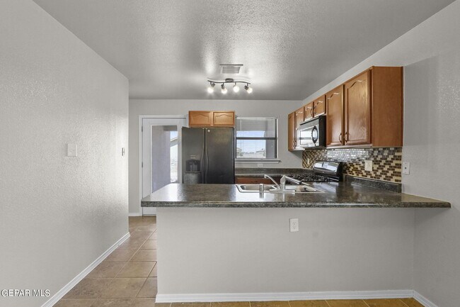 Building Photo - 2300 Glitter St