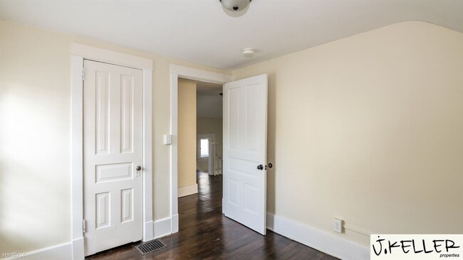 Building Photo - 4 br, 2 bath House - 221 W Mosley St