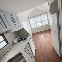 Building Photo - 521 Bedford Rd N