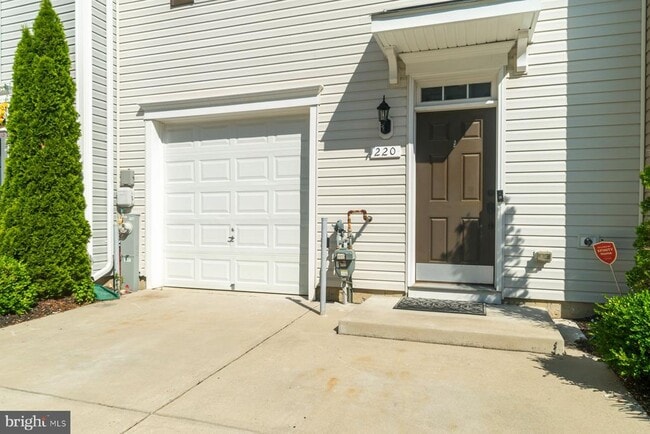 Building Photo - 220 Gunther Pl